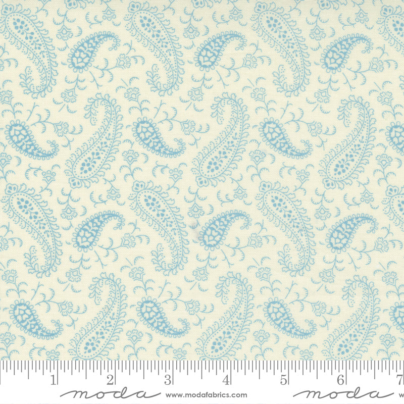 M1493311 Ivory & Blue Paisley